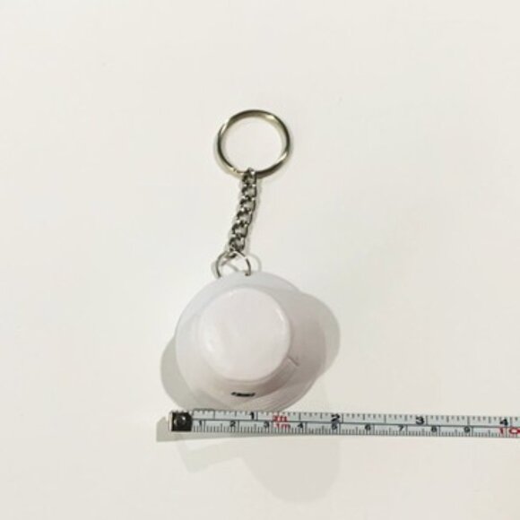Skechers White Bucket Hat Keychain - Picture 6 of 7